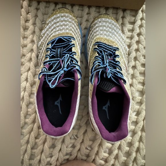 Mizuno running shoe - 9.5 Women’s - Picture 9 of 9